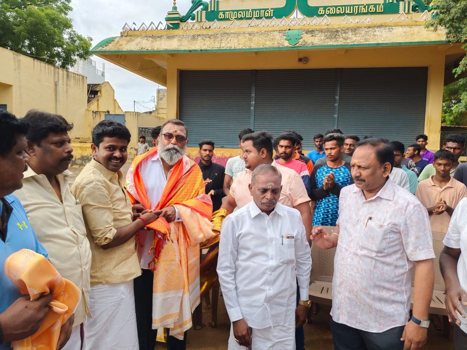 நம் பள்ளியில் புதிய கூடைப்பந்தாட்ட  மைதானம் அமைக்க பூமிபூஜை செய்த நிகழ்ச்சி. - Photo 1