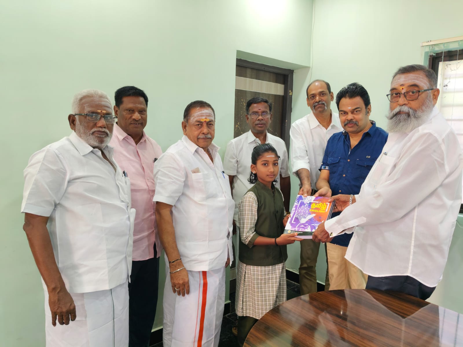 நம் மேல்நிலைப்பள்ளி மாணவ,மாணவியருக்கு அரசு வழங்கும் பாடப்புத்தகங்களை வழங்கிய போது - Photo 1