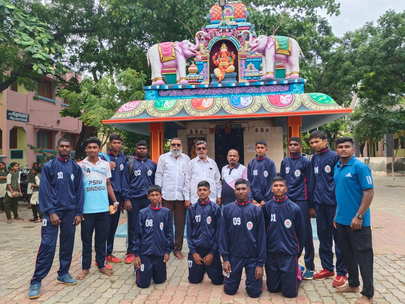 Nam மேல்நிலைப்பள்ளியின் மாணவ,மாணவியர்கள் மாநில அளவிலான போட்டிகளில் கலந்துகொள்ள புறப்பட்ட போது - Photo 2